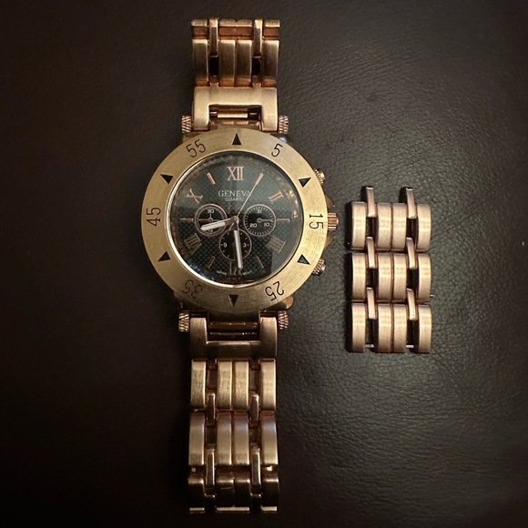 Vintage Geneva Quartz Watch – Gold Tone with Extra Links - Picture 1 of 6